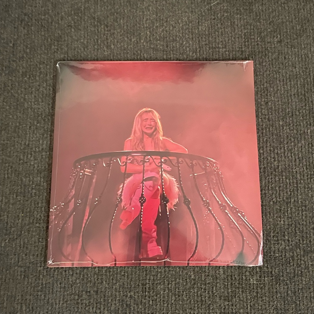 Sabrina Carpenter feather 7 inch vinyl
